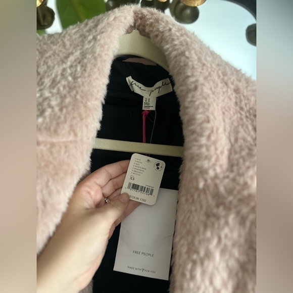 Free people pink fur coat nwt Xs - Picture 2 of 2